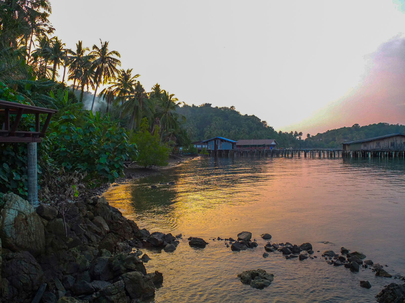 Fujifilm X10 sample photo. Beach, exotic, fishing, village photography