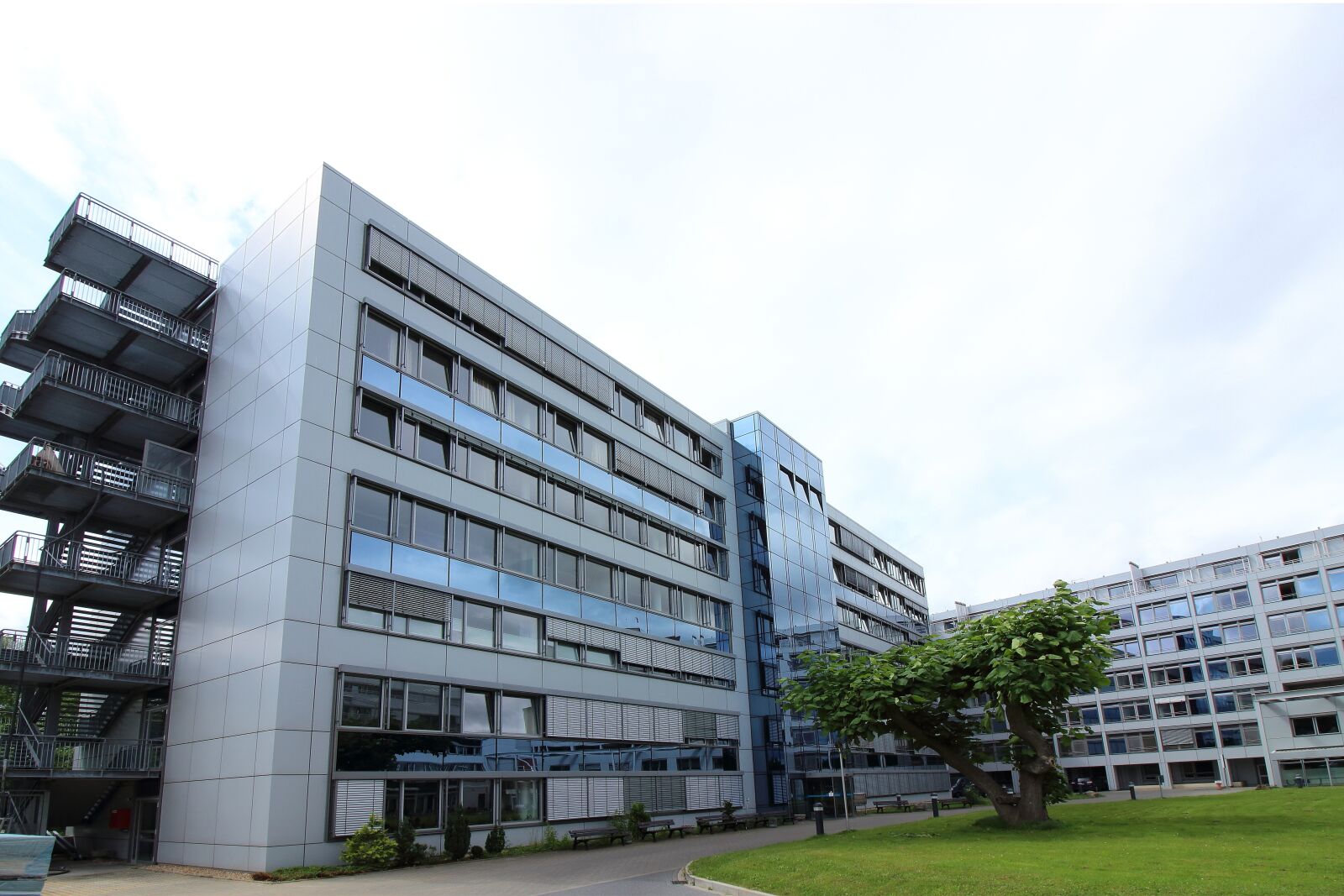 Canon EOS 700D (EOS Rebel T5i / EOS Kiss X7i) sample photo. Düren, hospital, building photography