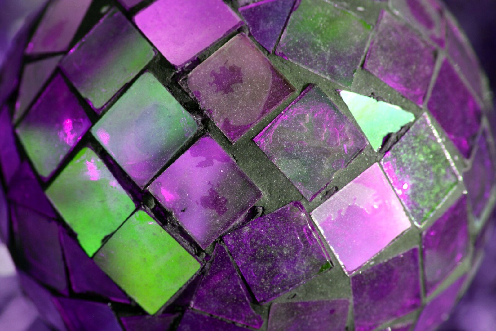 f/3.5-5.6 IS sample photo. Purple glass, mosaic, ball photography