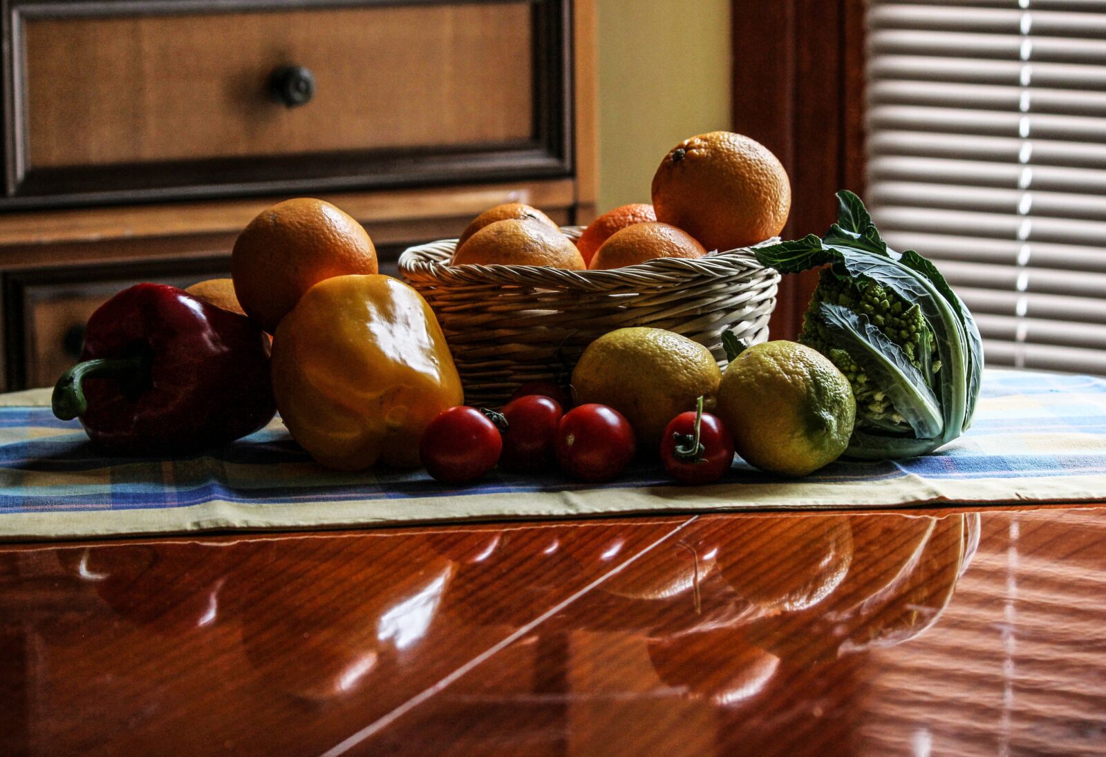 Canon EOS 550D (EOS Rebel T2i / EOS Kiss X4) sample photo. Fruit, vegetables, table photography