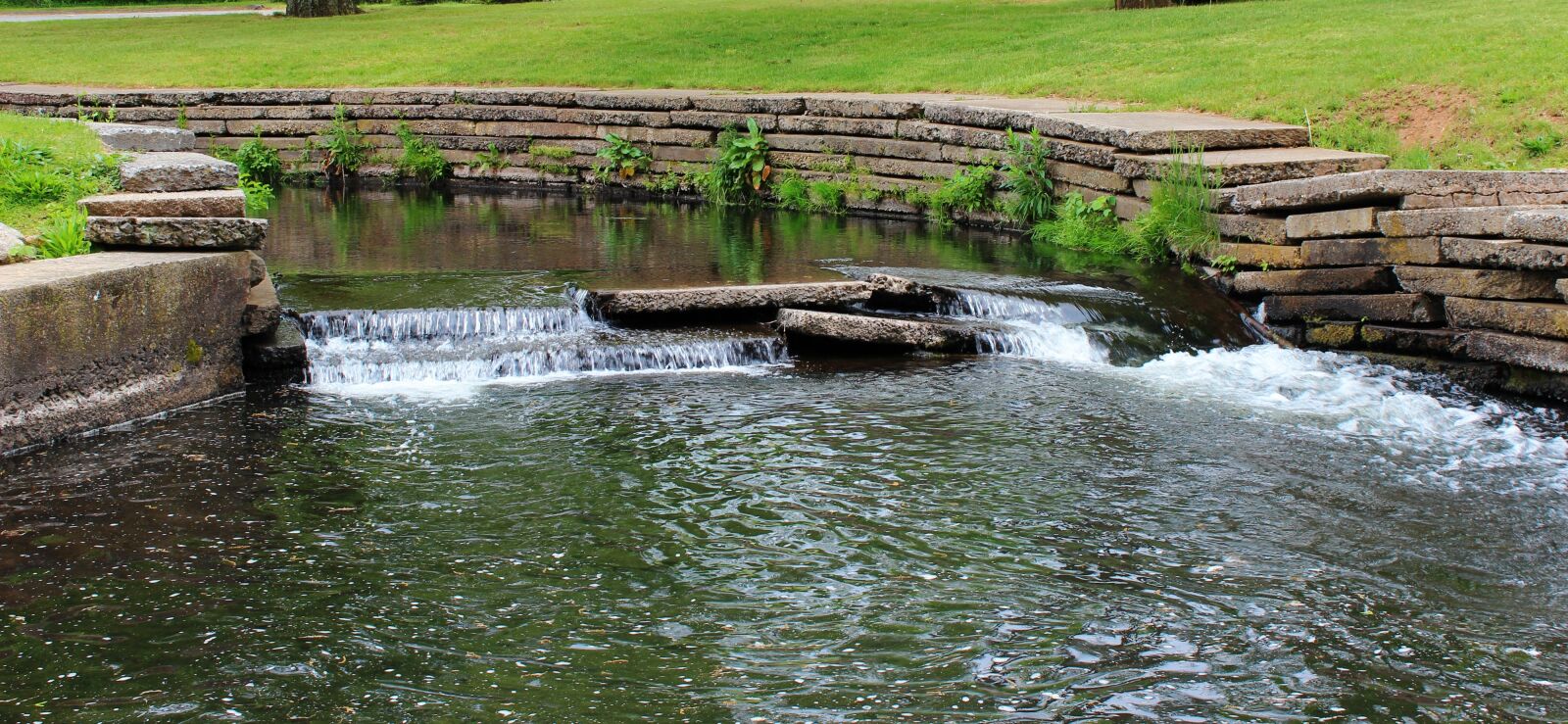 Canon EOS 600D (Rebel EOS T3i / EOS Kiss X5) sample photo. Water, waterfall, brook photography