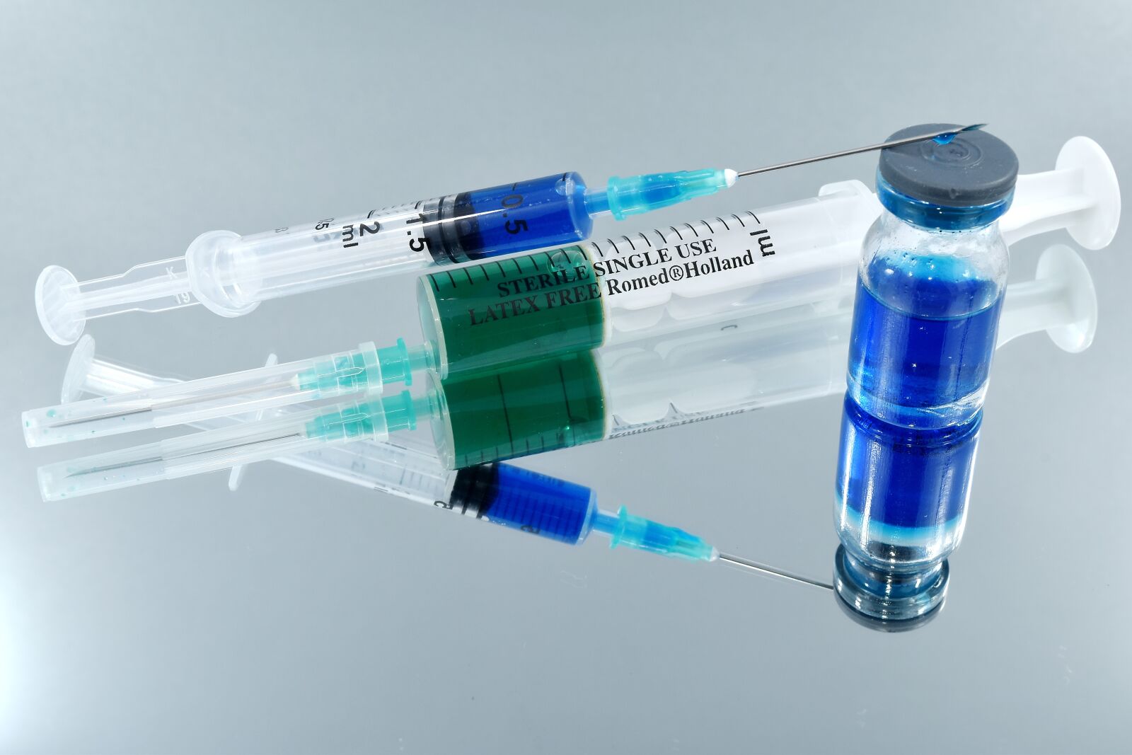 Nikon D5500 sample photo. Blue, drugs, green, injection photography
