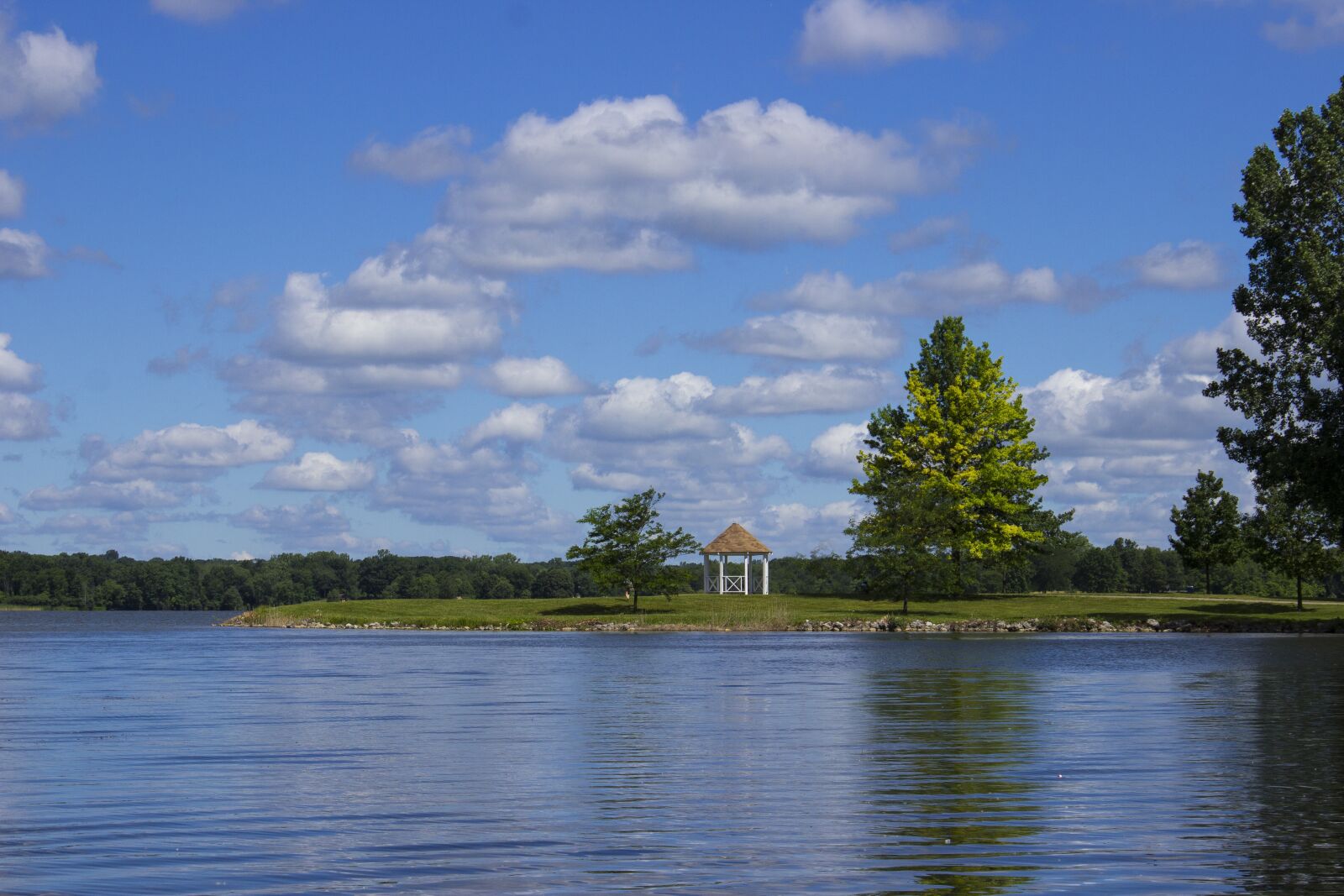Canon EOS 600D (Rebel EOS T3i / EOS Kiss X5) sample photo. Landscape, lake, summer photography