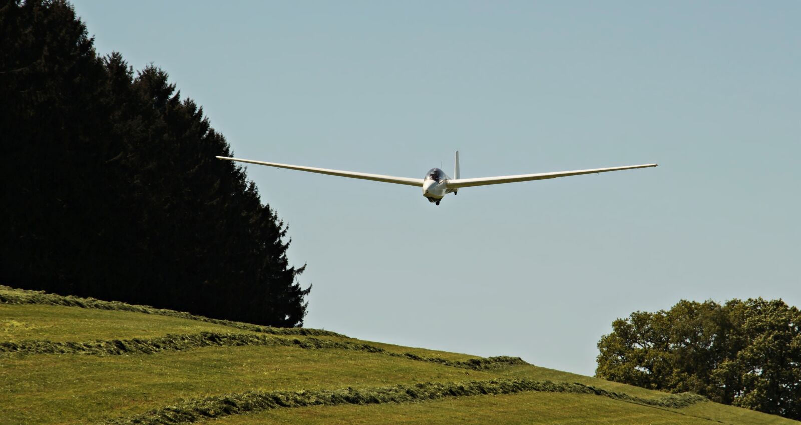 Canon EOS 100D (EOS Rebel SL1 / EOS Kiss X7) sample photo. Glider, landing, glider pilot photography