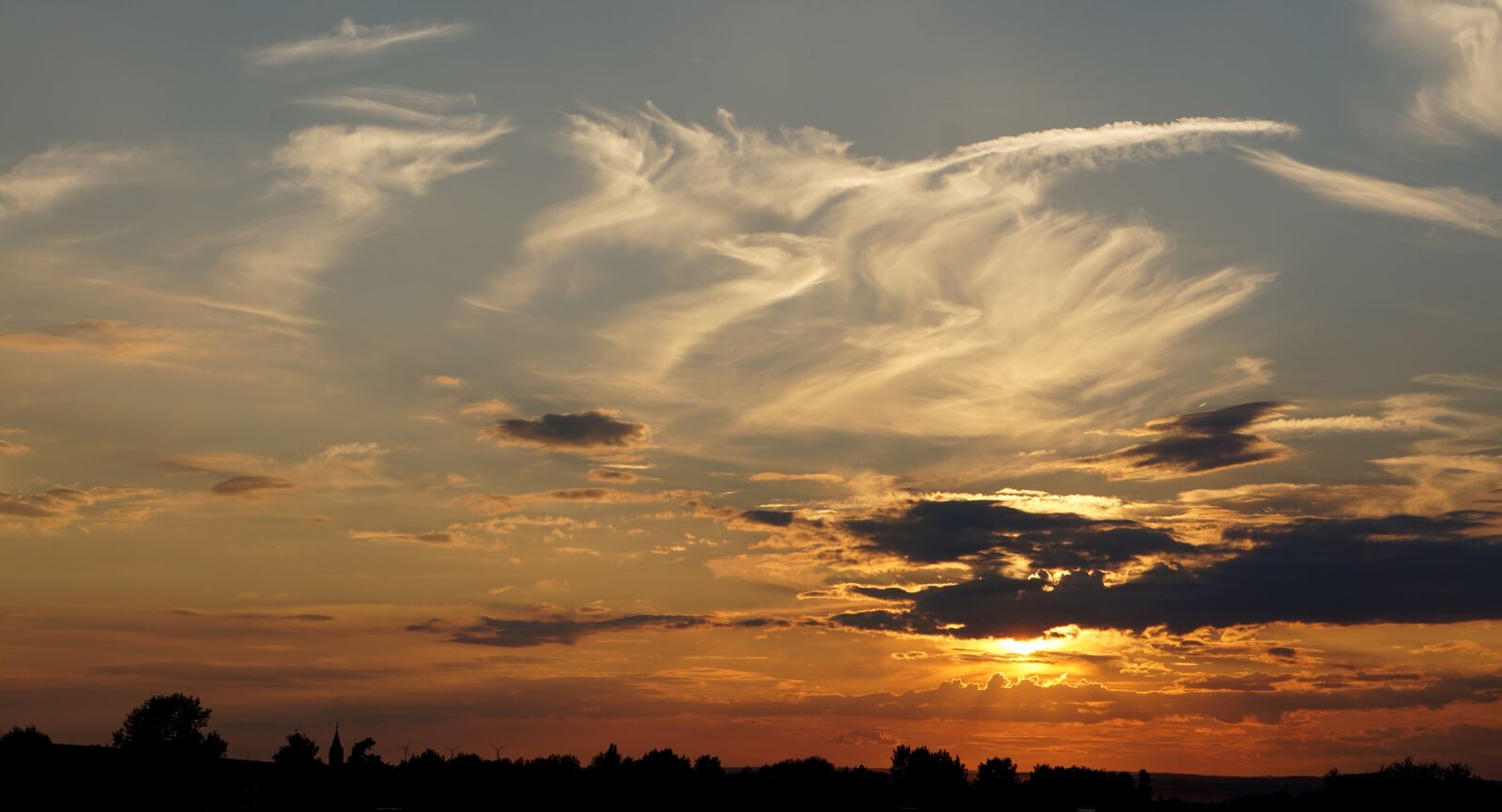Sony E 55-210mm F4.5-6.3 OSS sample photo. Sunset, clouds, sky photography