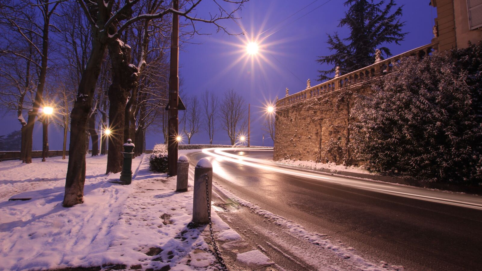 Canon EOS 1300D (EOS Rebel T6 / EOS Kiss X80) sample photo. Winter, night, lights photography