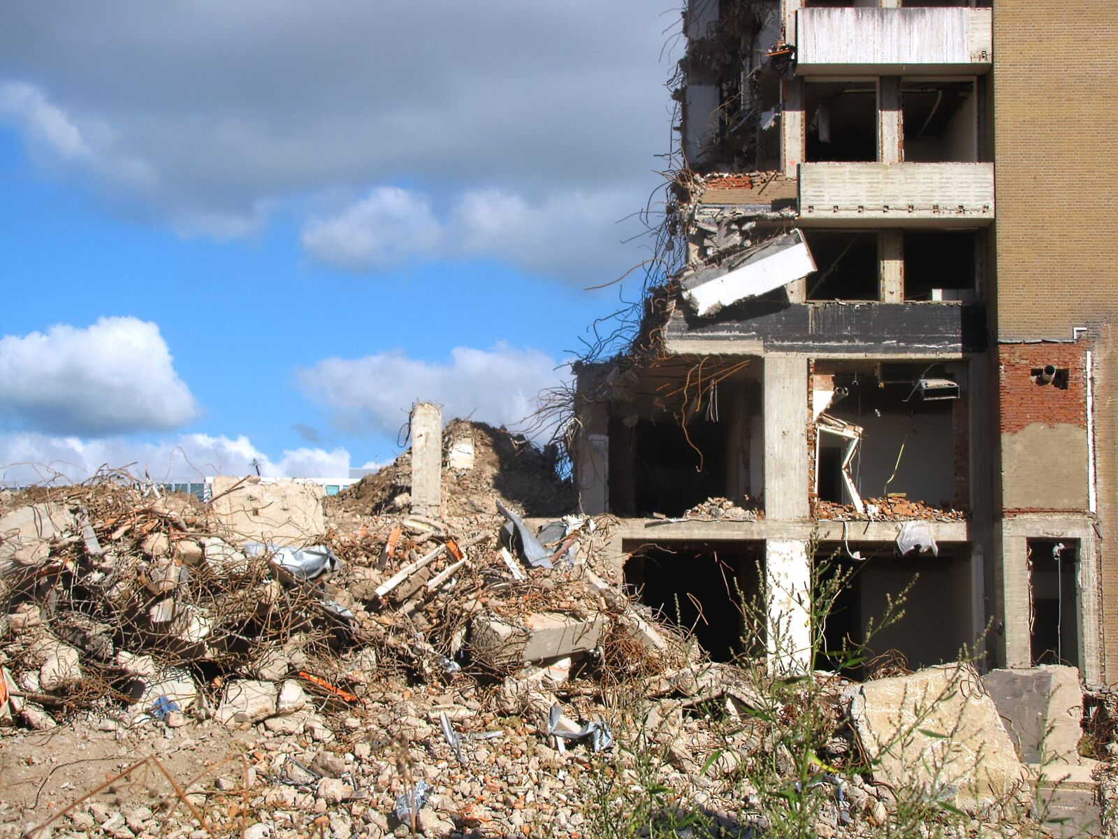 Canon PowerShot SX10 IS sample photo. Demolition, mess, expiration photography