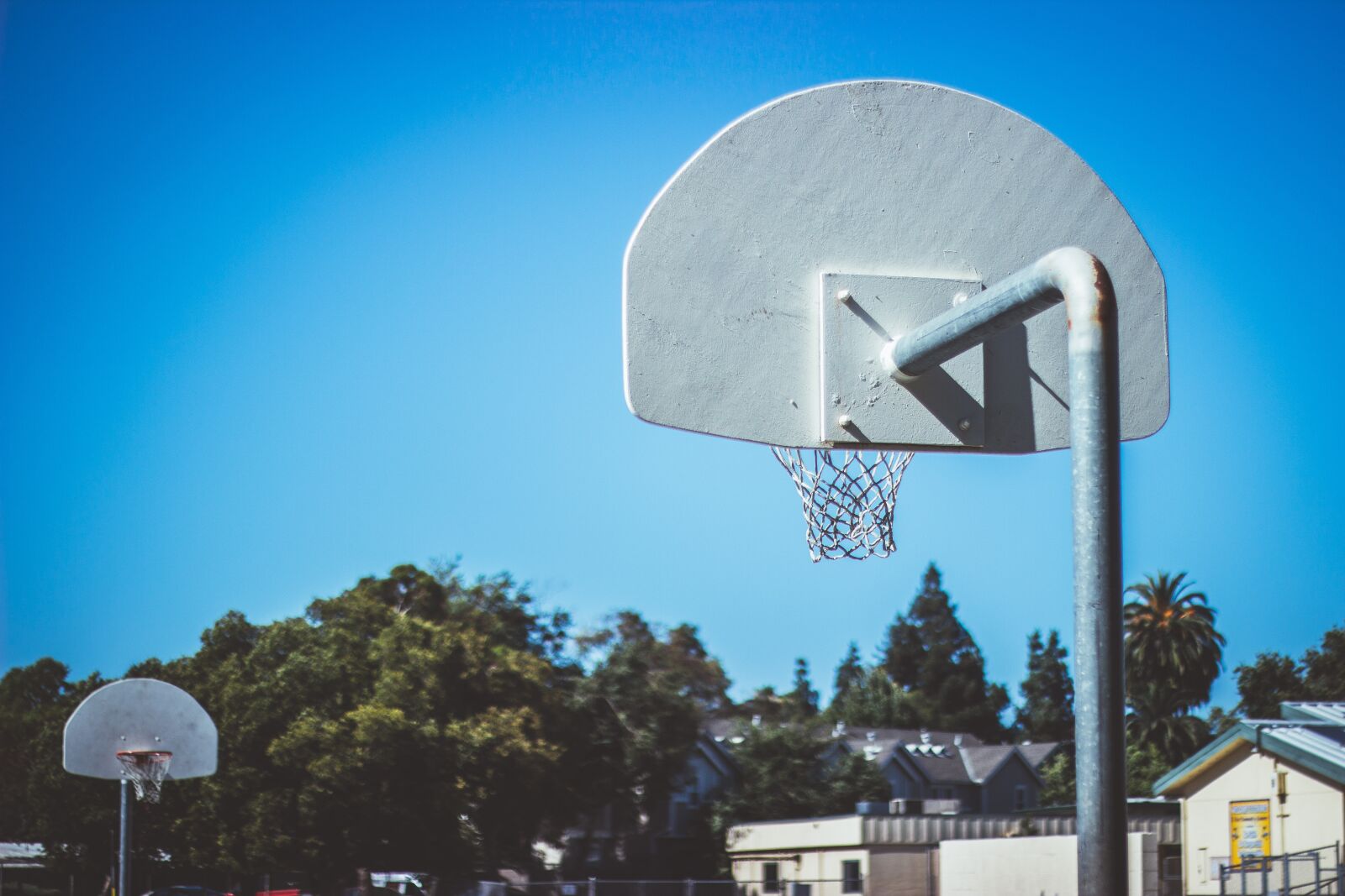 Canon EOS 600D (Rebel EOS T3i / EOS Kiss X5) + Canon EF 50mm F1.8 STM sample photo. Basketball, basket, school photography