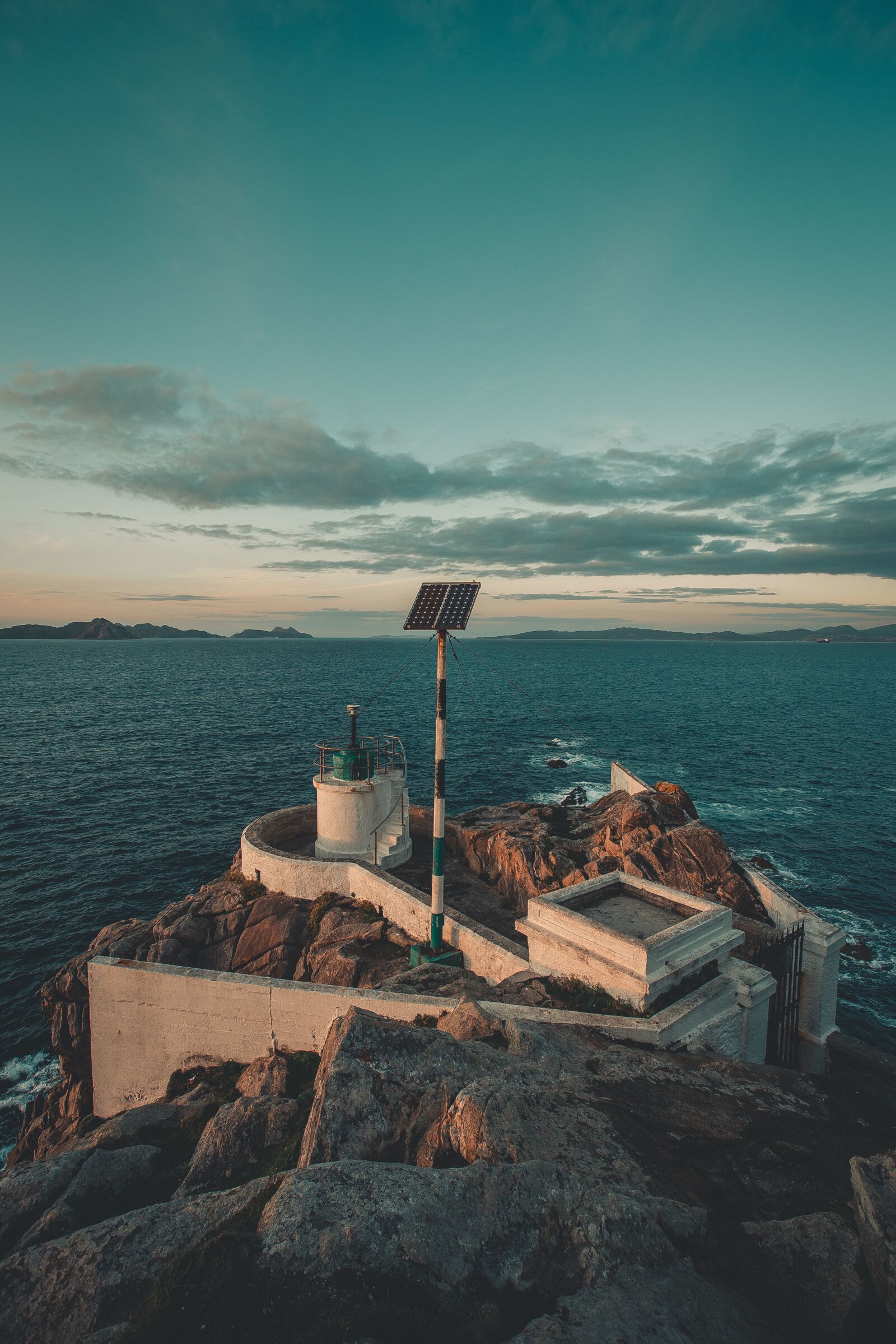 Canon EF 17-40mm F4L USM sample photo. Lighthouse, sea, island photography