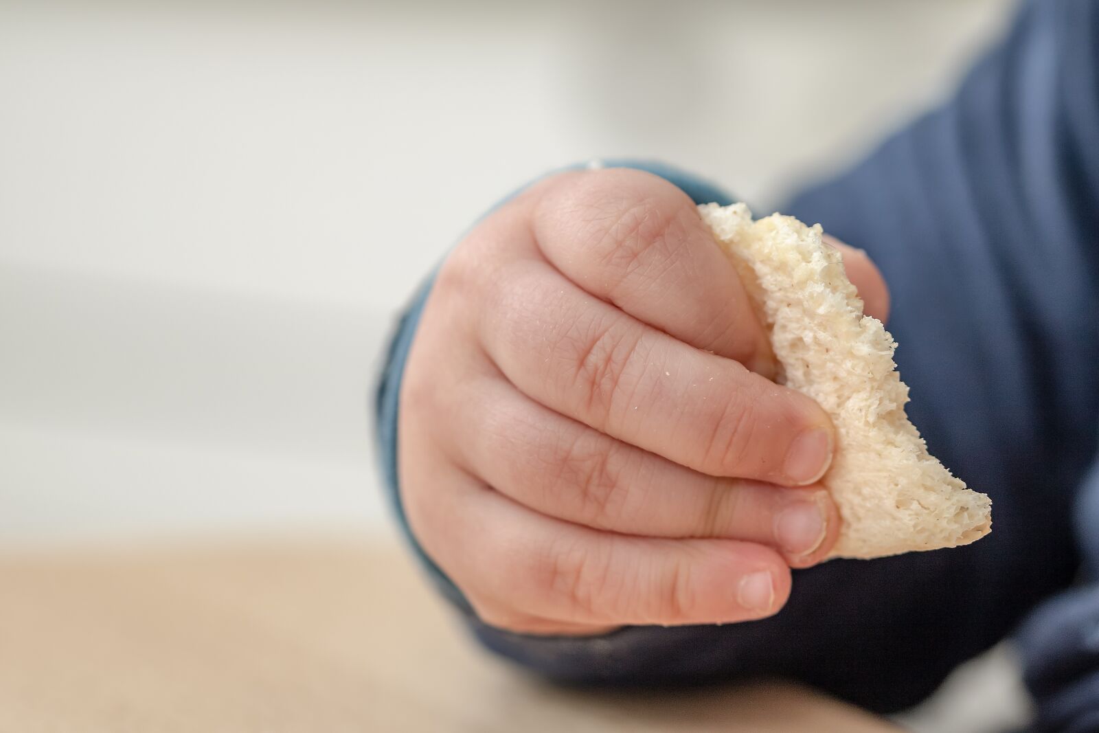 Canon EOS 750D (EOS Rebel T6i / EOS Kiss X8i) sample photo. Toddler hand, hand, child's photography