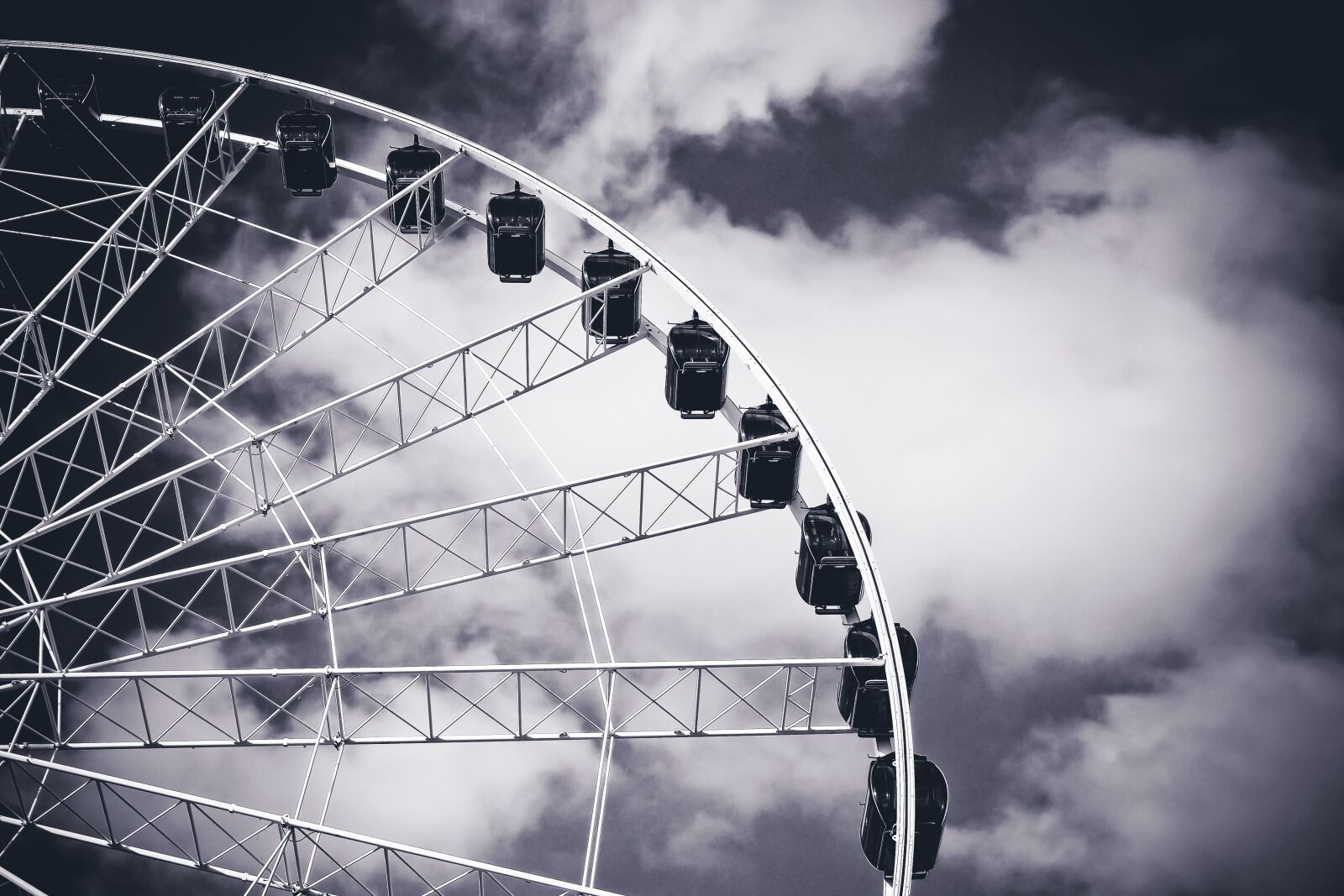 Olympus OM-D E-M10 sample photo. Ferris wheel, ride, carnies photography