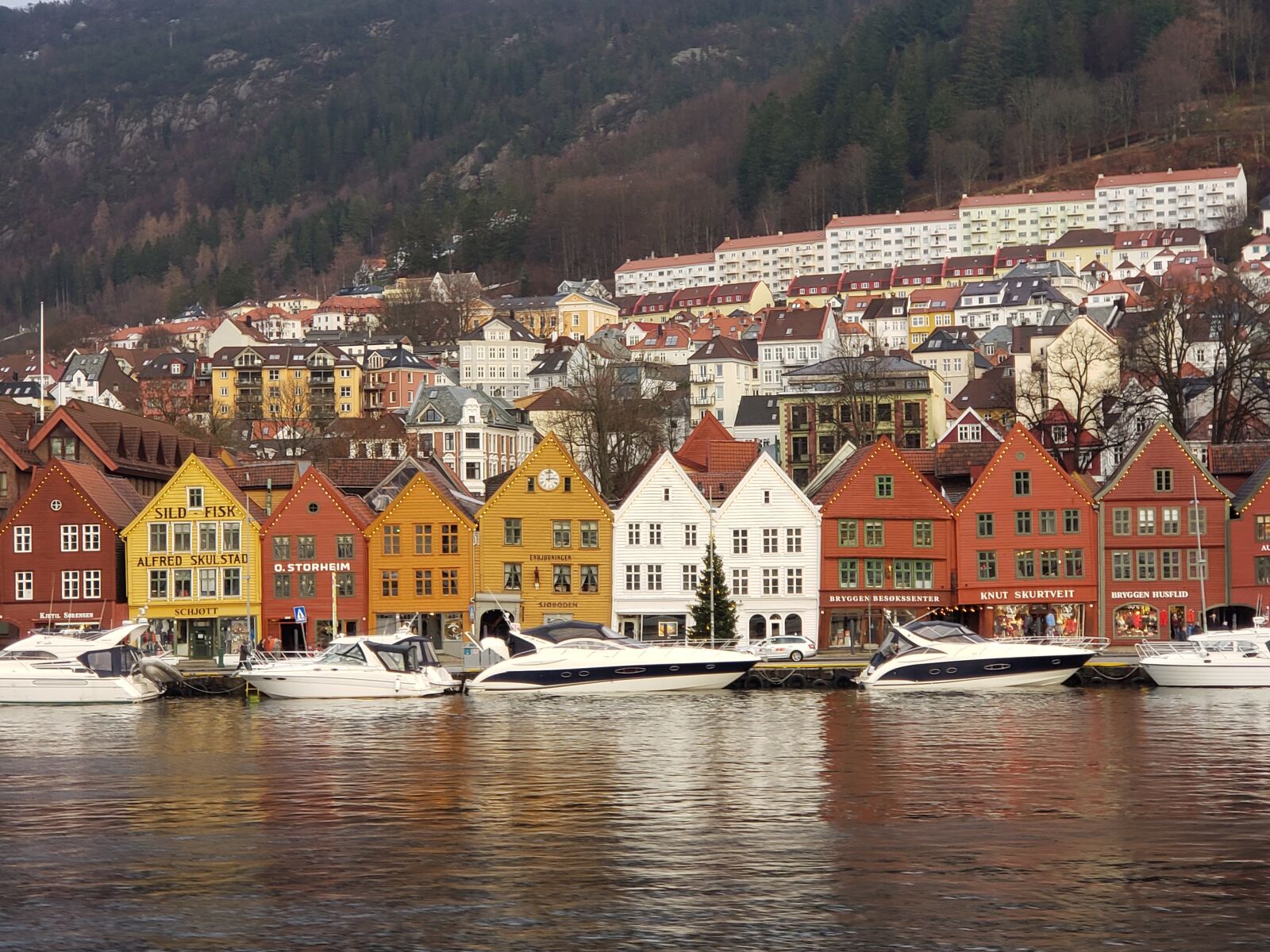 Samsung Galaxy Note9 sample photo. Norway, shops, bergen photography