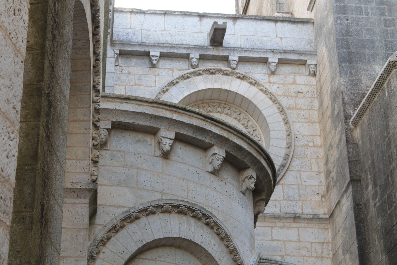 Canon EOS 1100D (EOS Rebel T3 / EOS Kiss X50) sample photo. Saint pierre cathedral, angoul photography