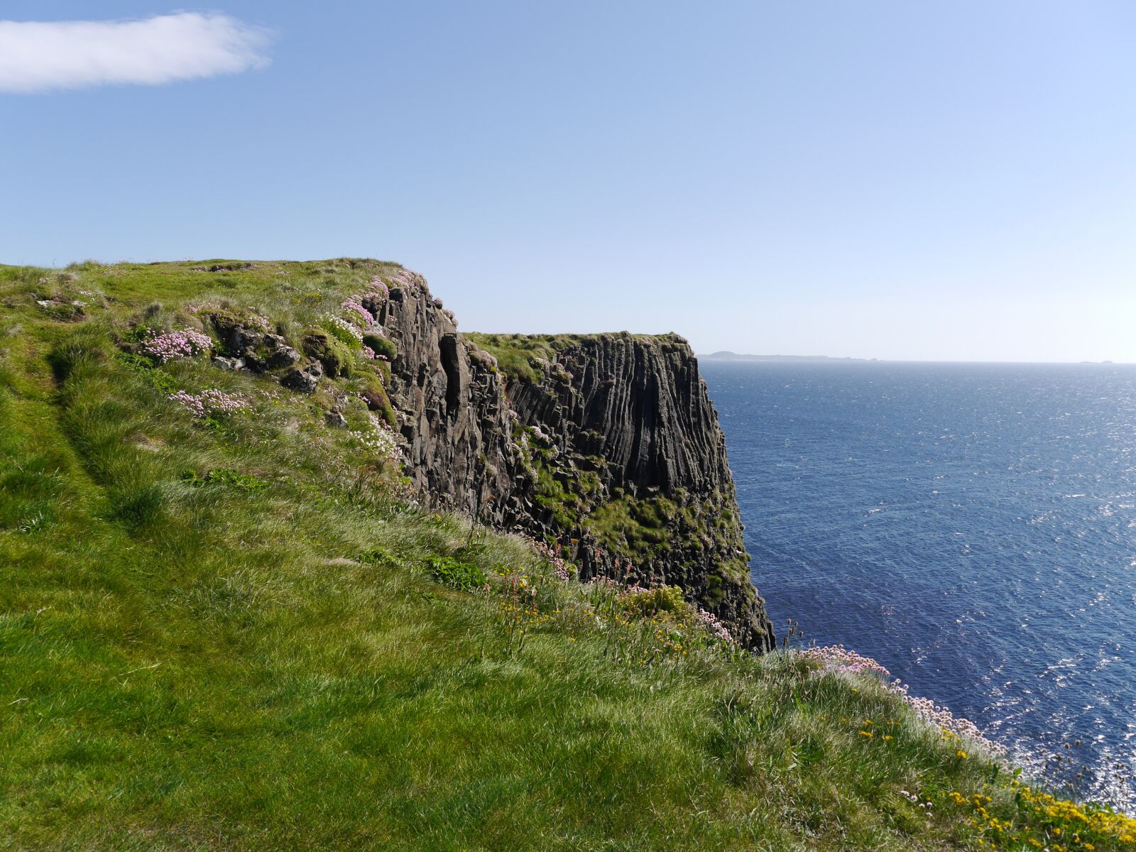 Panasonic Lumix DMC-G6 sample photo. Scotland, staffa, sea photography