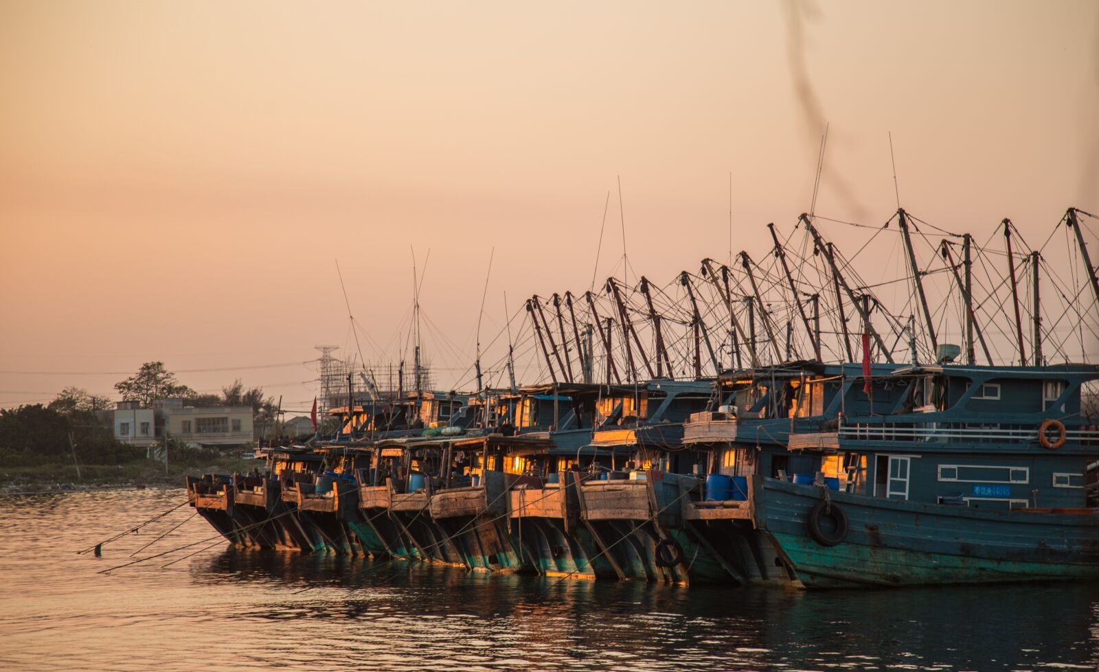 Canon EOS 6D + Canon EF 24-105mm F4L IS USM sample photo. Fishing, sunset, fishing boats photography