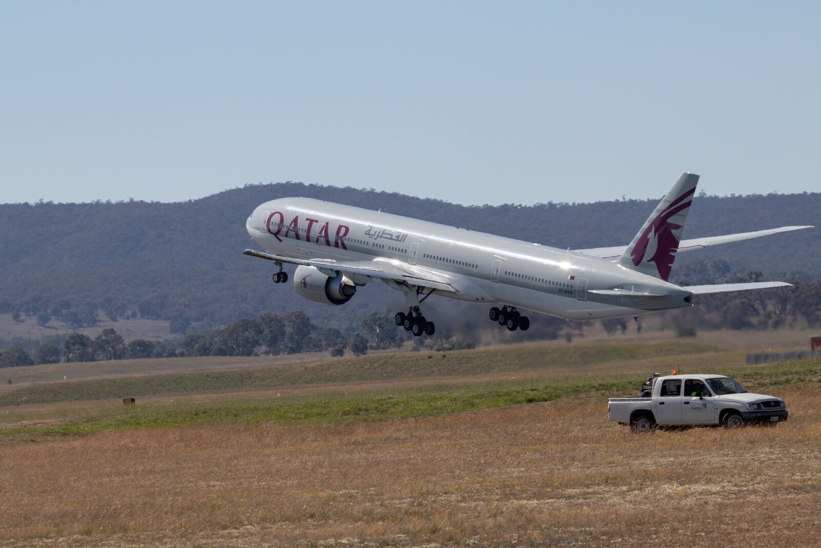 Canon EF 100-400mm F4.5-5.6L IS USM sample photo. Airplane, aircraft, airport photography