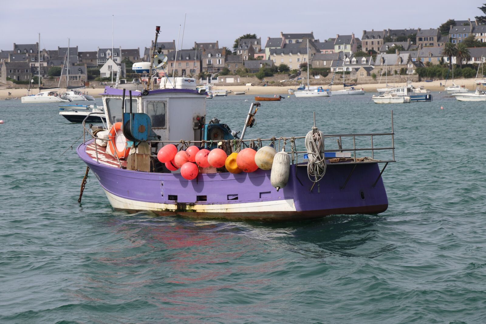 Canon EF-S 18-135mm F3.5-5.6 IS USM sample photo. Boat, sea, brittany photography