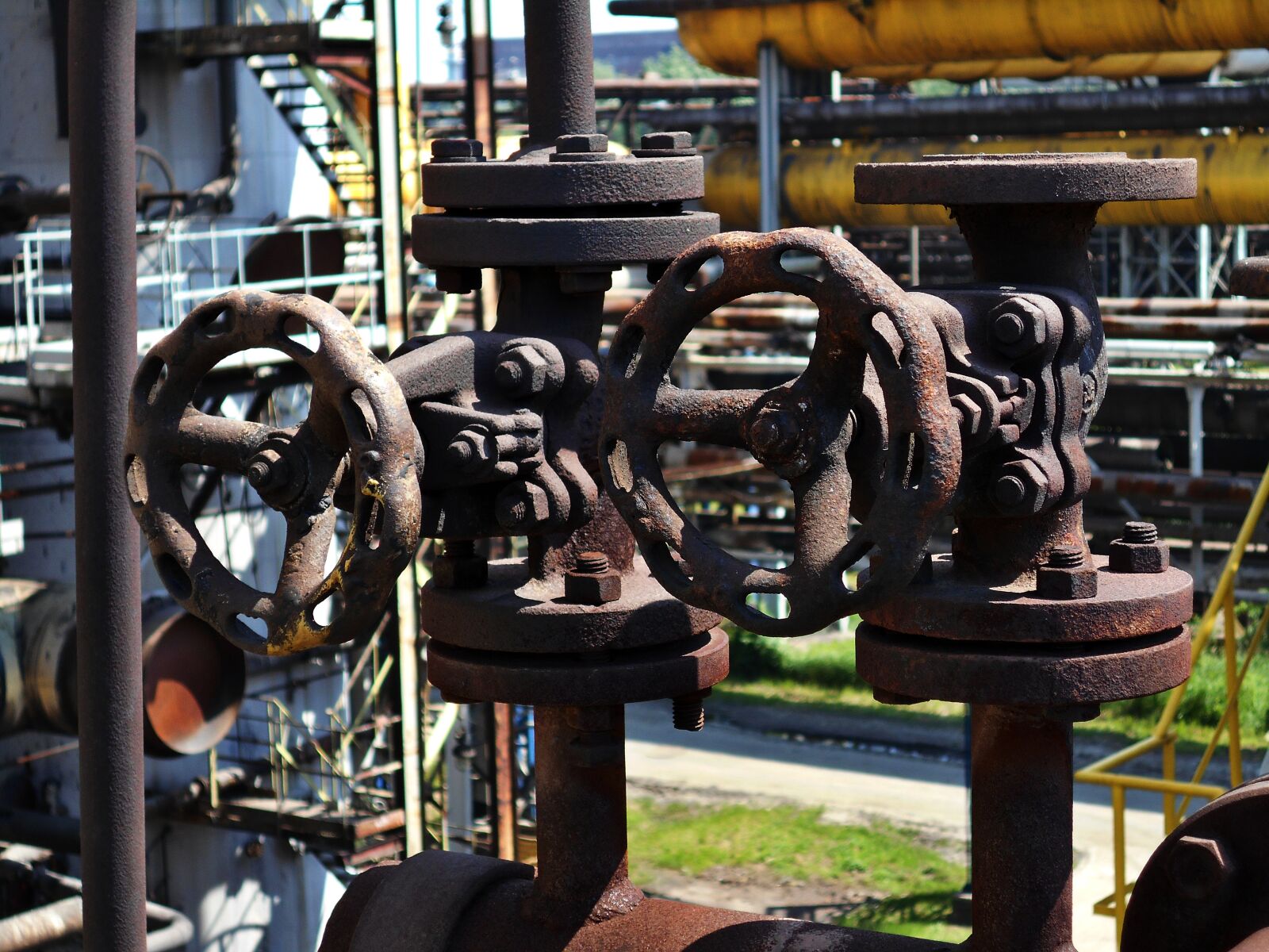 Nikon Coolpix S2900 sample photo. Valves, the industry, industrial photography