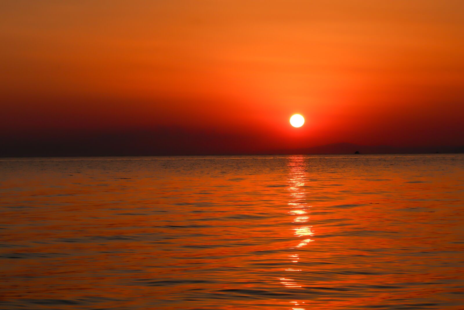 Canon EOS 200D (EOS Rebel SL2 / EOS Kiss X9) sample photo. Sunset, sea, sky photography