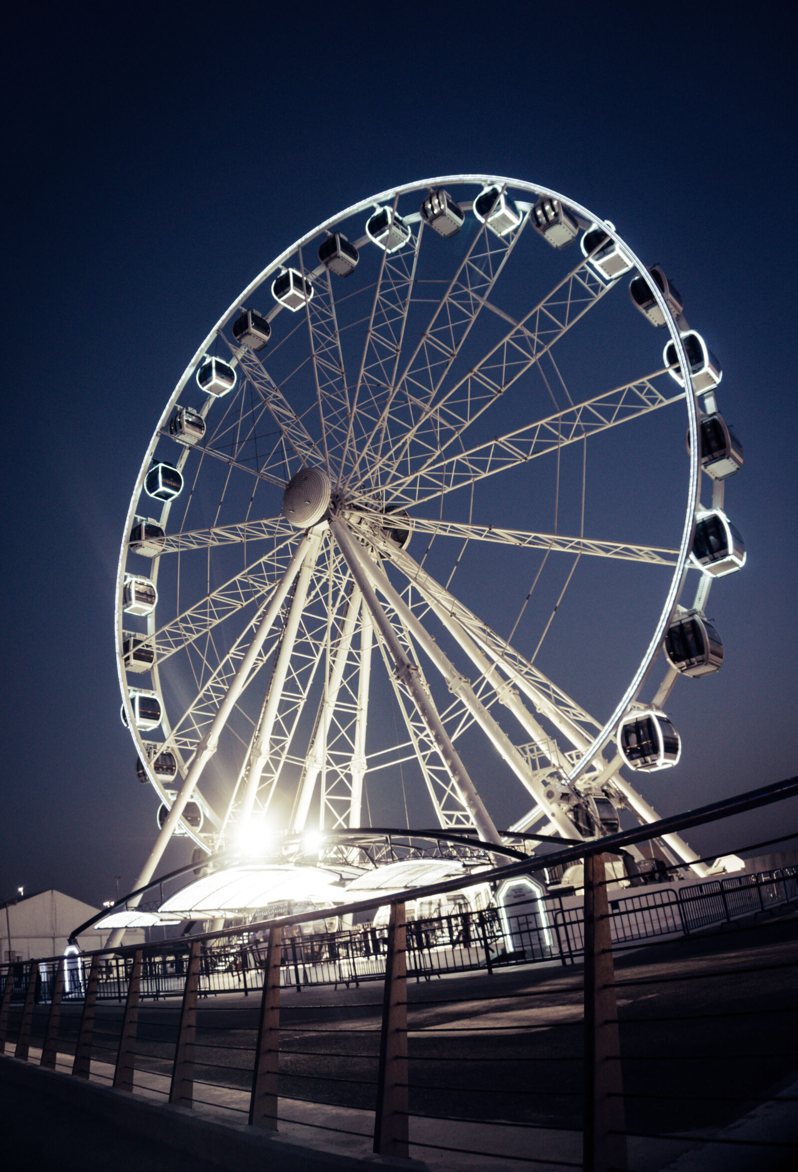 Sony a6000 sample photo. Circle, exclusive, fence, ferris photography