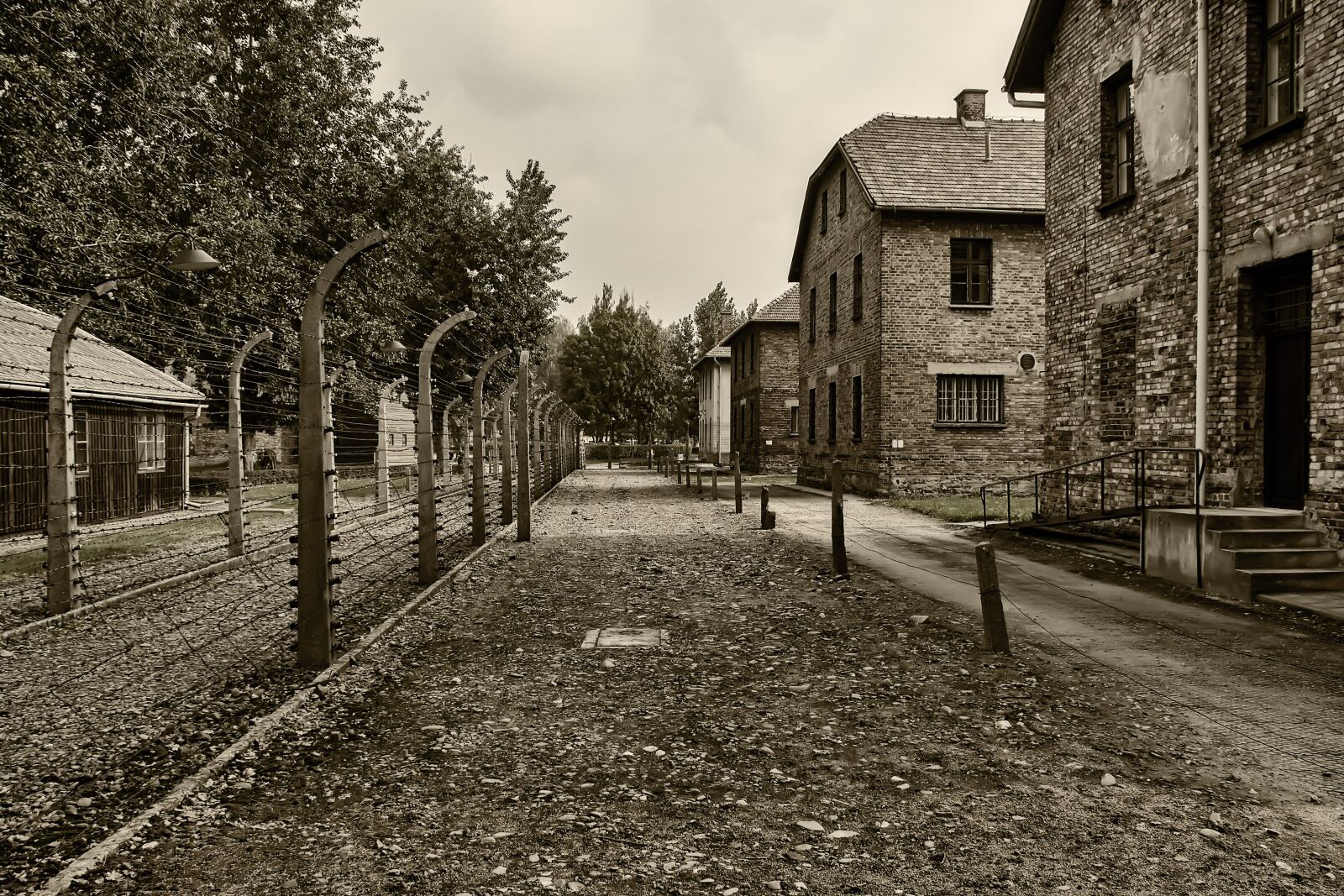 Canon EOS 600D (Rebel EOS T3i / EOS Kiss X5) sample photo. Auschwitz i, auschwitz, poland photography