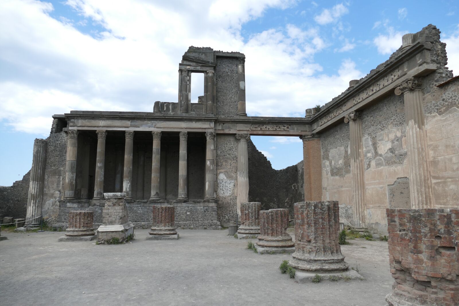 Panasonic Lumix DMC-FZ1000 sample photo. Pompeii, italy, naples photography