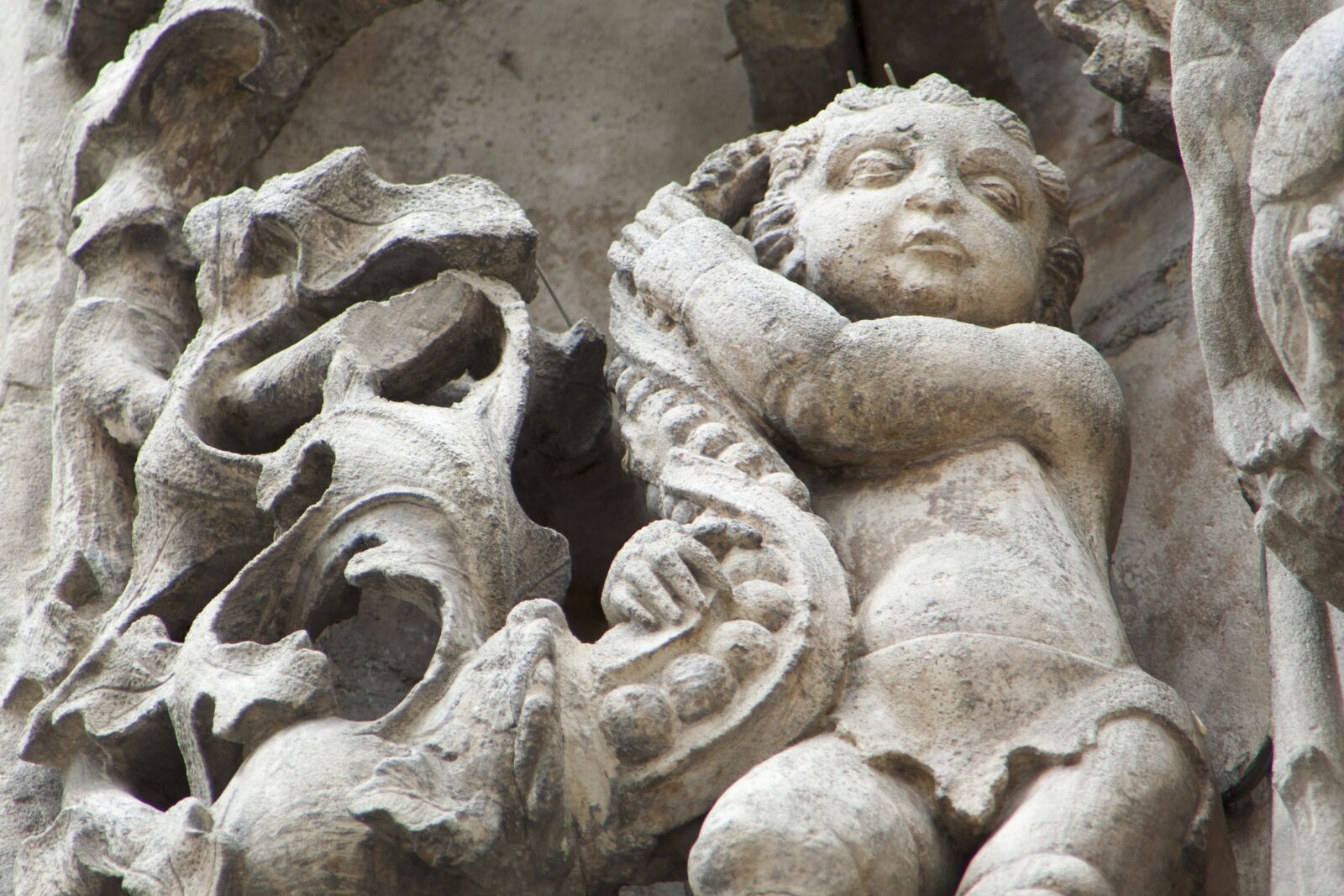 Canon EOS 350D (EOS Digital Rebel XT / EOS Kiss Digital N) sample photo. Gargoyle, sculpture, stone photography