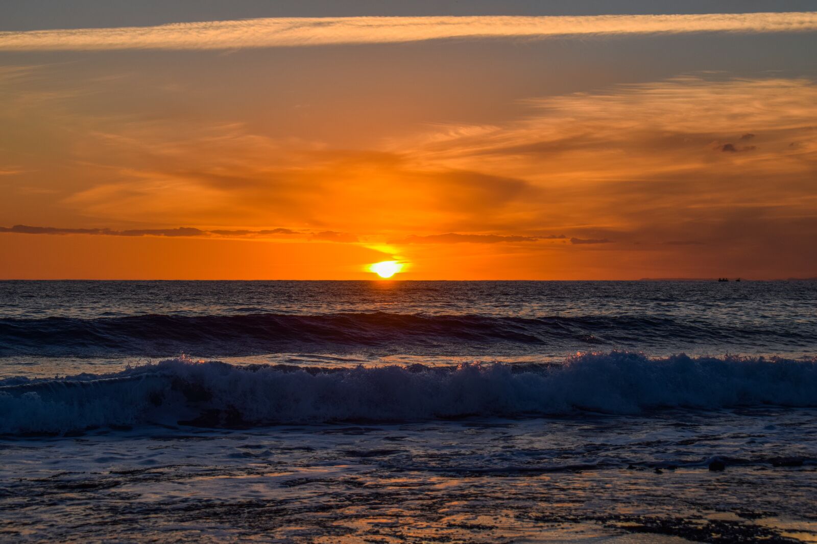 Nikon D3300 sample photo. Sunset, waves, nature photography