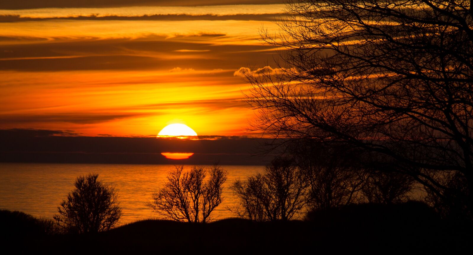 Canon EF 70-300mm F4-5.6 IS USM sample photo. Sol, sunset, clouds photography