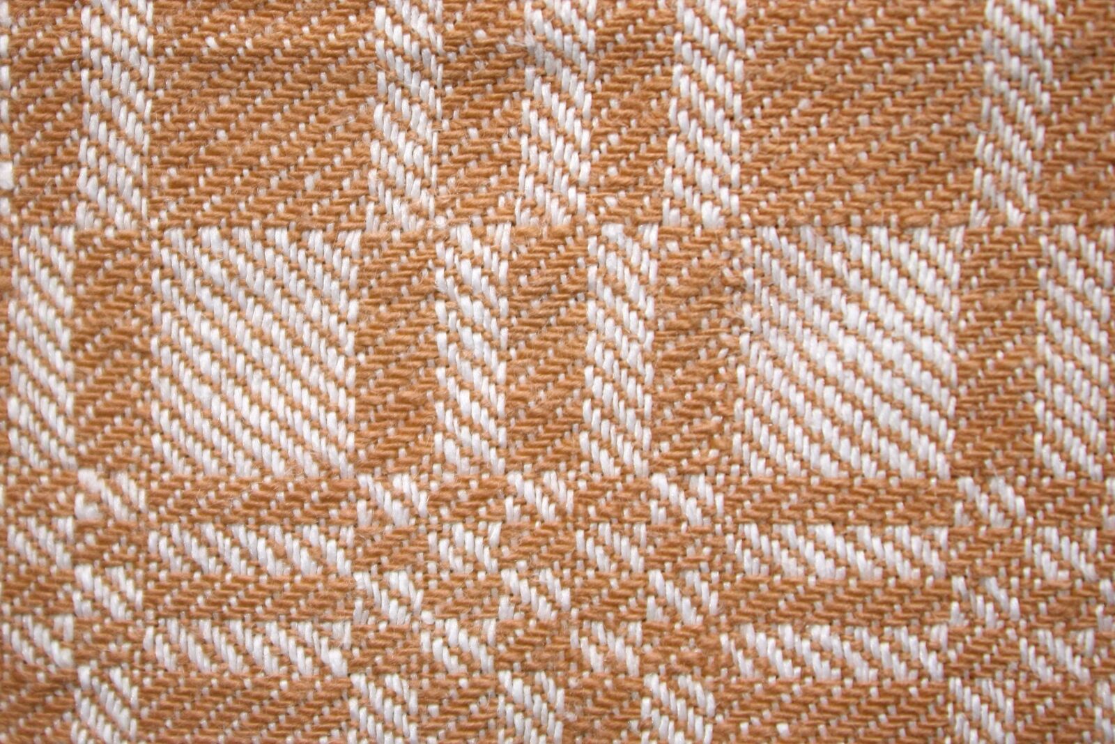 f/3.5-5.6 IS sample photo. Textil, brown, white, woven photography