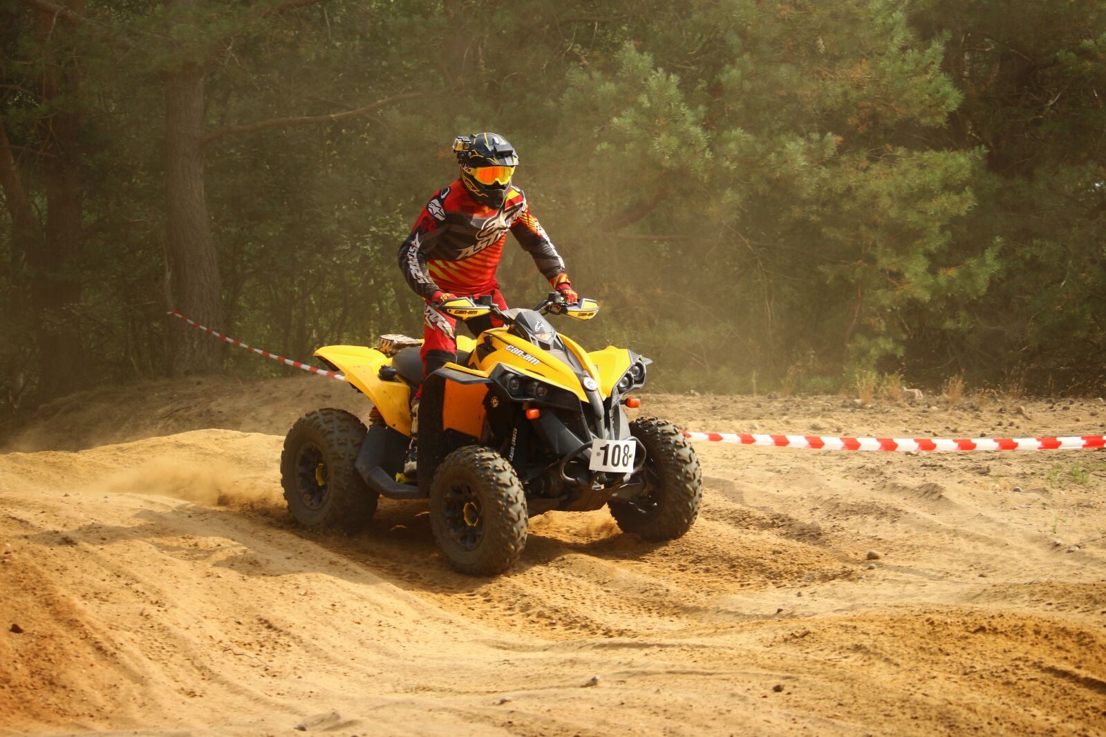 Canon EOS 100D (EOS Rebel SL1 / EOS Kiss X7) sample photo. Cross, enduro, motocross photography
