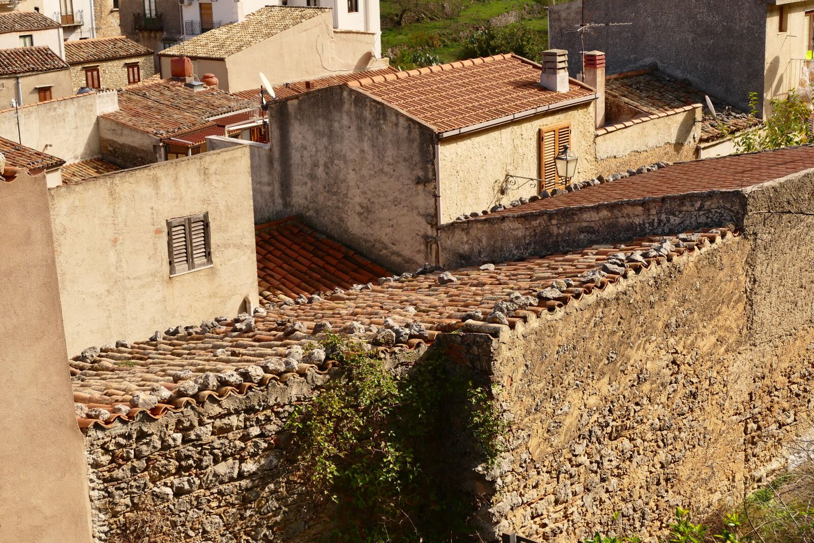 Panasonic Lumix DMC-FZ1000 sample photo. Sicily, vacations, village photography