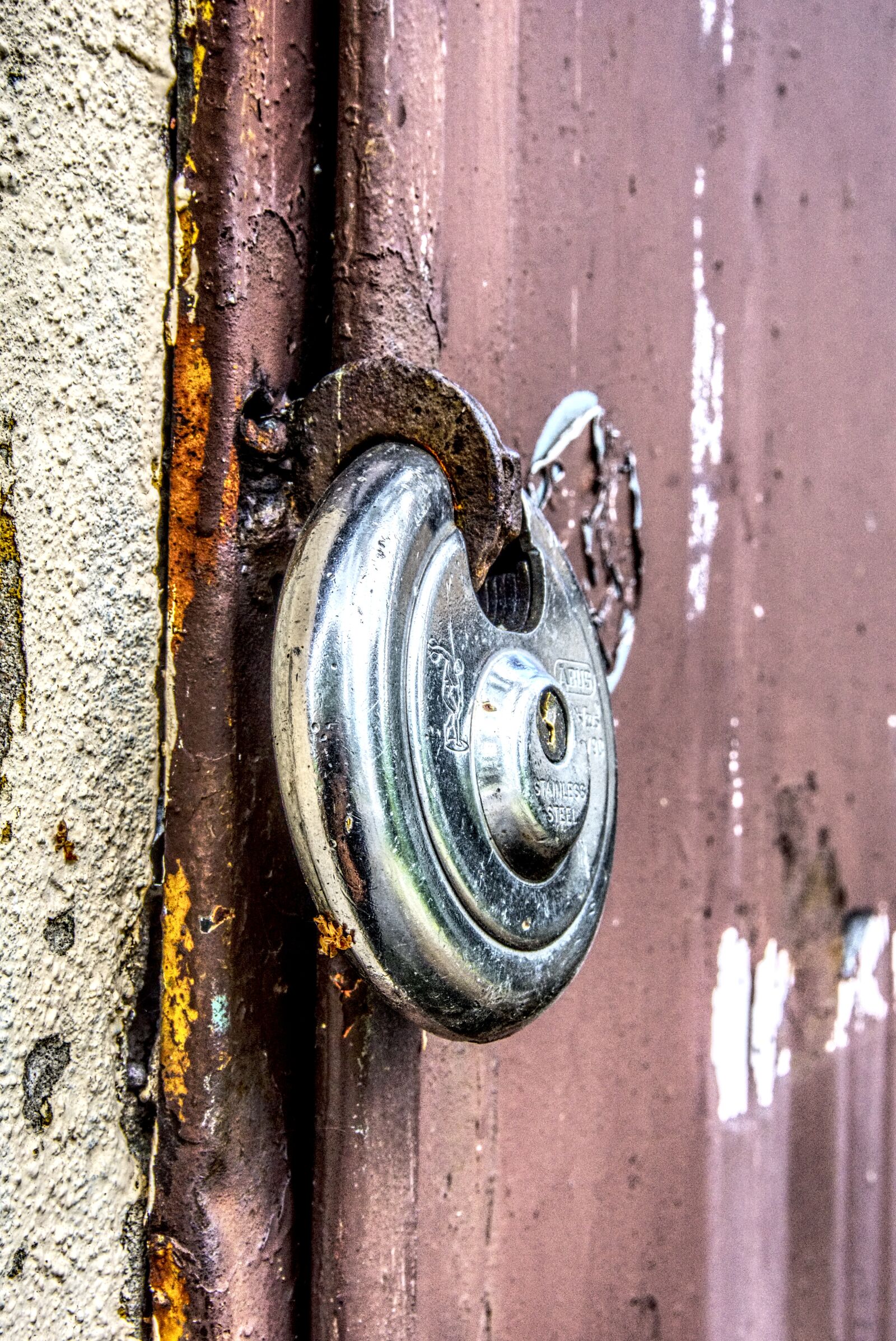Sony E 16-50mm F3.5-5.6 PZ OSS sample photo. Castle, padlock, to photography