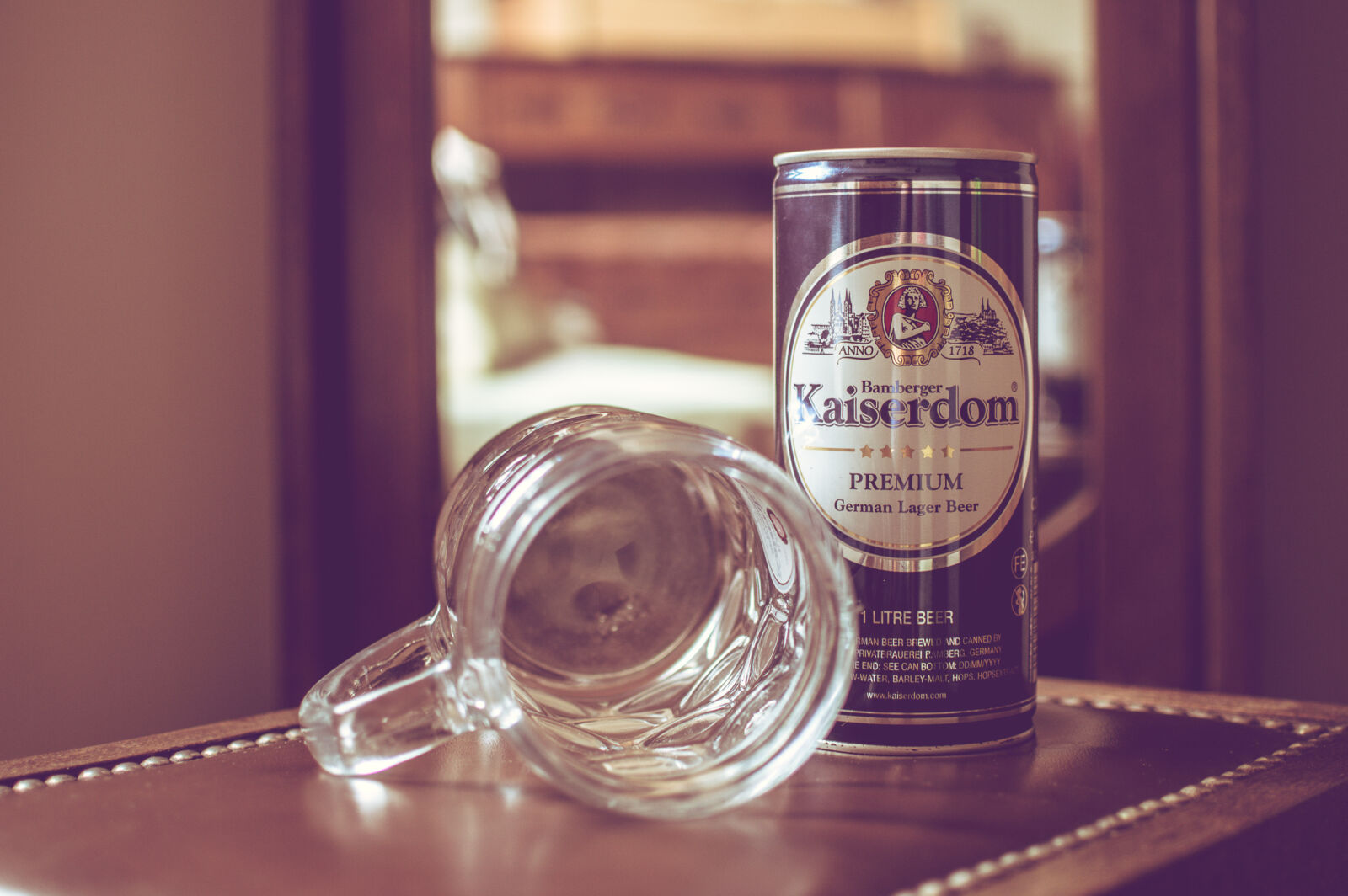 Nikon D3200 + Nikon AF-S DX Nikkor 35mm F1.8G sample photo. Mug, glass, beer, lighting photography