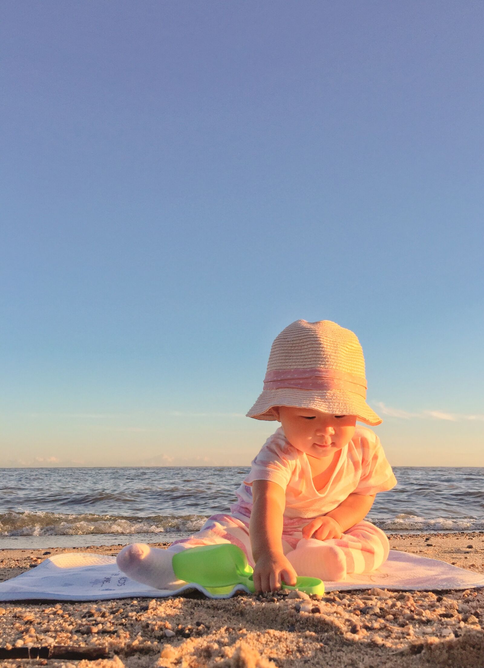 iPhone 6 back camera 4.15mm f/2.2 sample photo. Tourism, waters, sky photography