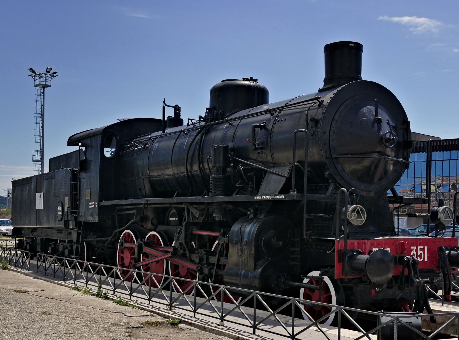 Panasonic Lumix DMC-FZ1000 sample photo. Locomotive bath, locomotive, train photography