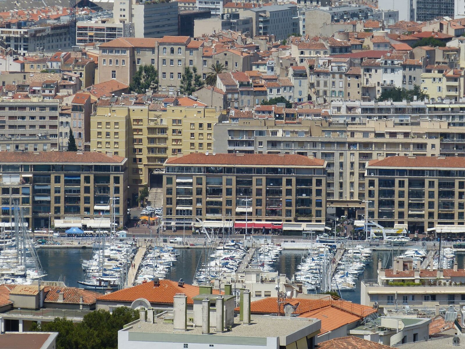 Panasonic Lumix DMC-FZ150 sample photo. Marseille, france, south of photography