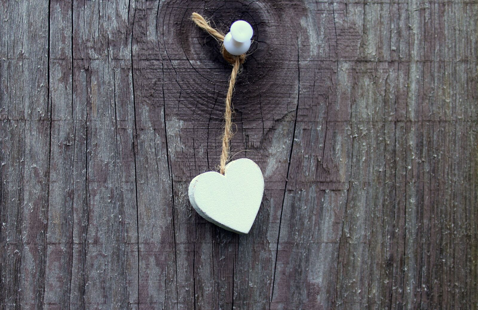 Canon EOS 1200D (EOS Rebel T5 / EOS Kiss X70 / EOS Hi) sample photo. Heart, decoration, boards photography