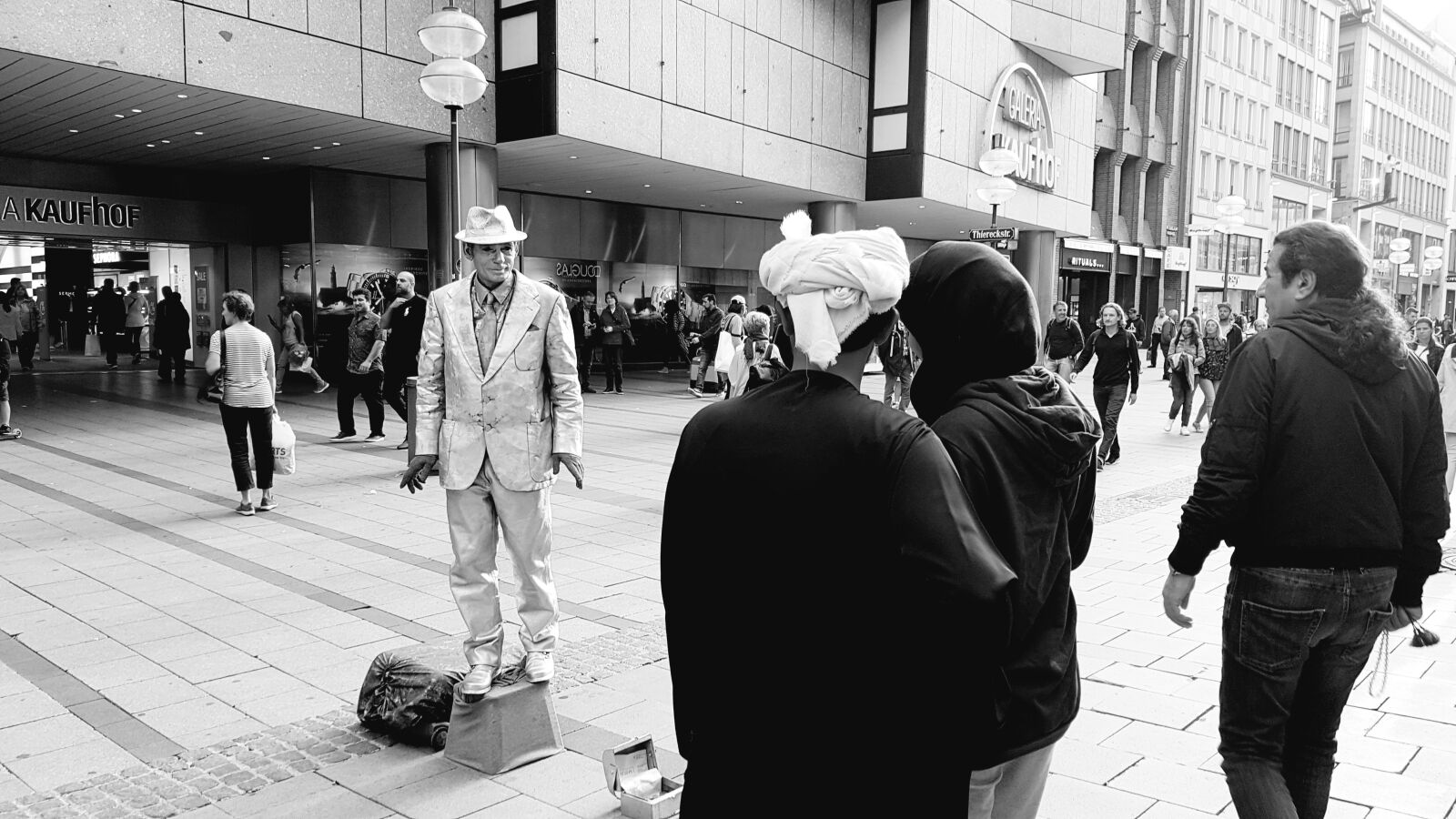 Samsung Galaxy S7 Edge sample photo. Street photography, street art photography