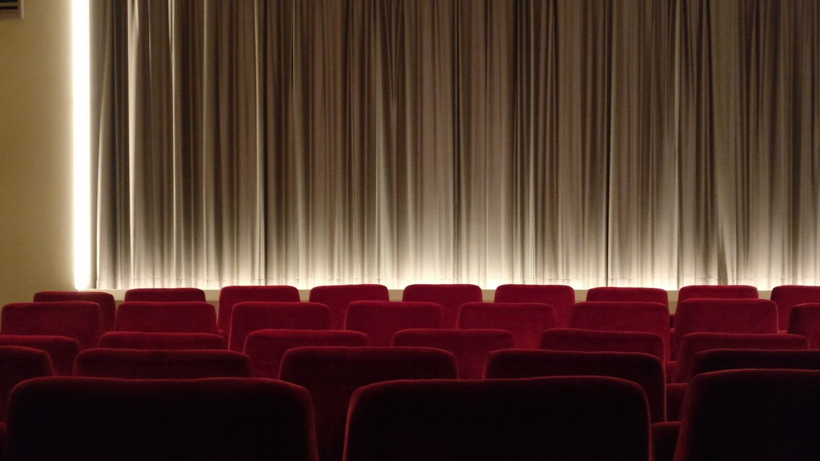 OnePlus A3003 sample photo. Cinema, canvas, steamed photography