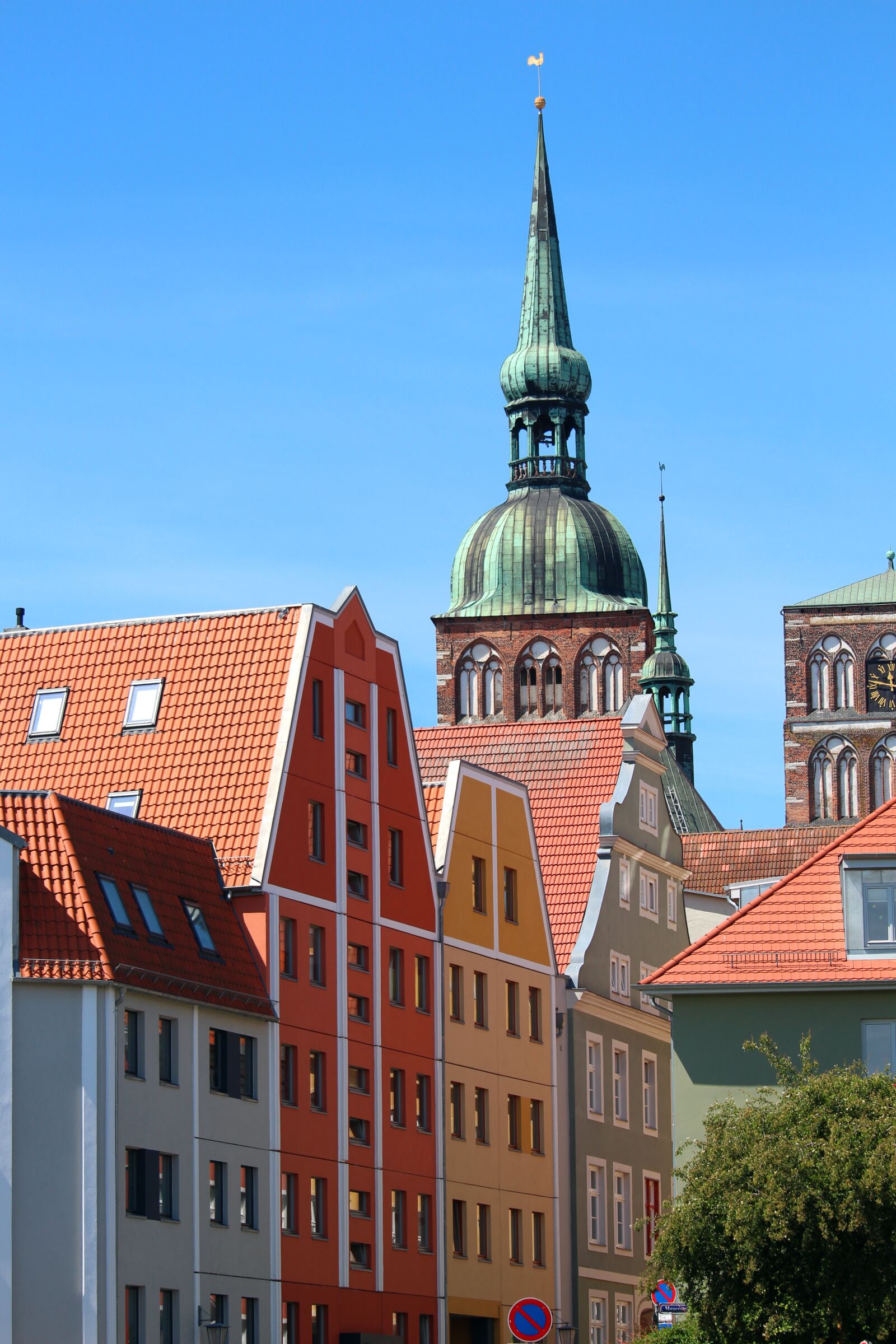 Canon EOS 700D (EOS Rebel T5i / EOS Kiss X7i) sample photo. Stralsund, nikolai church, town photography