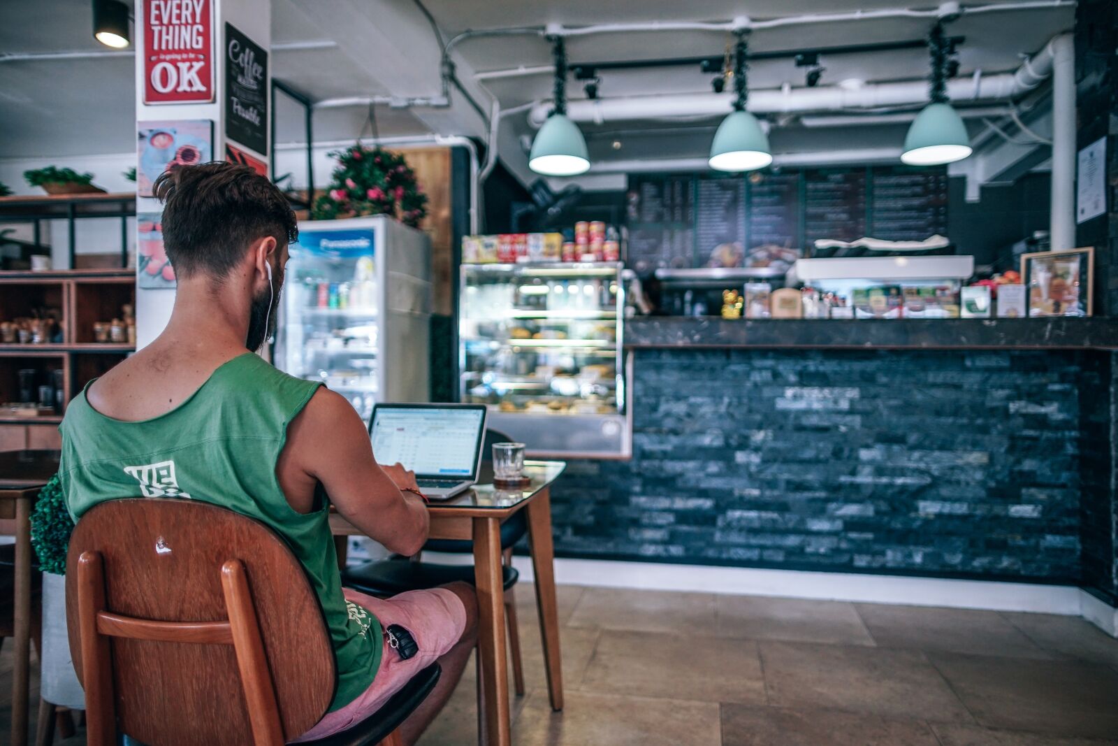 Sony a7 II sample photo. Alone, blogger, coffee shop photography