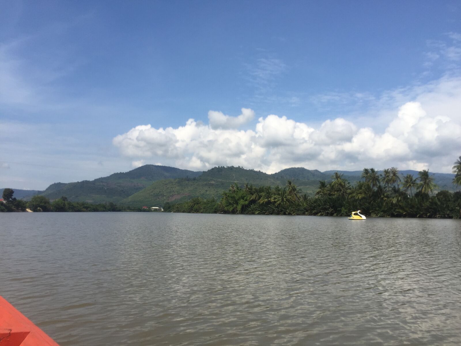 iPhone 6 Plus back camera 4.15mm f/2.2 sample photo. River photography