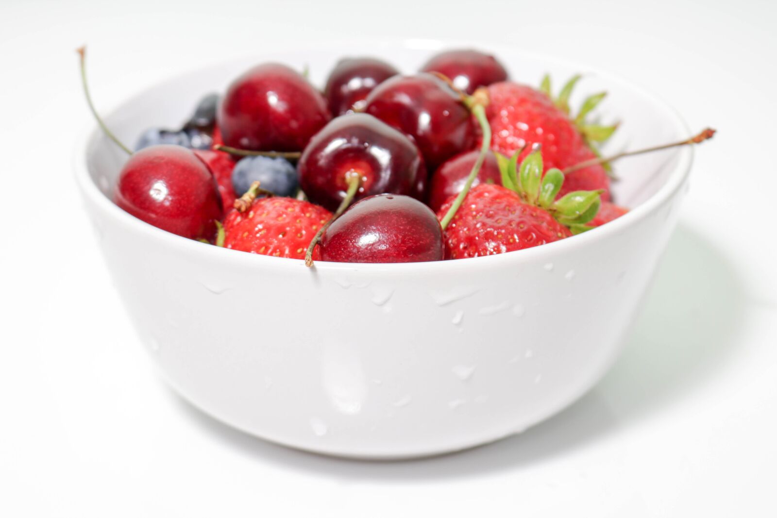 Canon EOS 80D sample photo. Fruit, cherries, blueberries photography