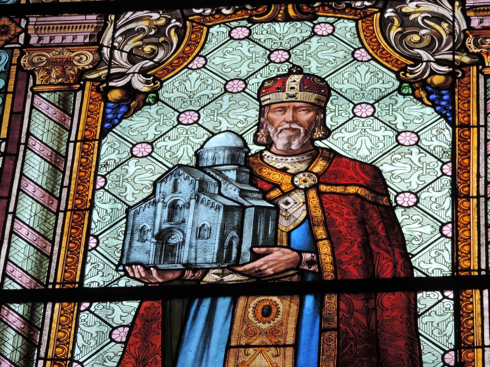 Nikon Coolpix P520 sample photo. Church, king, ornamental, stained photography