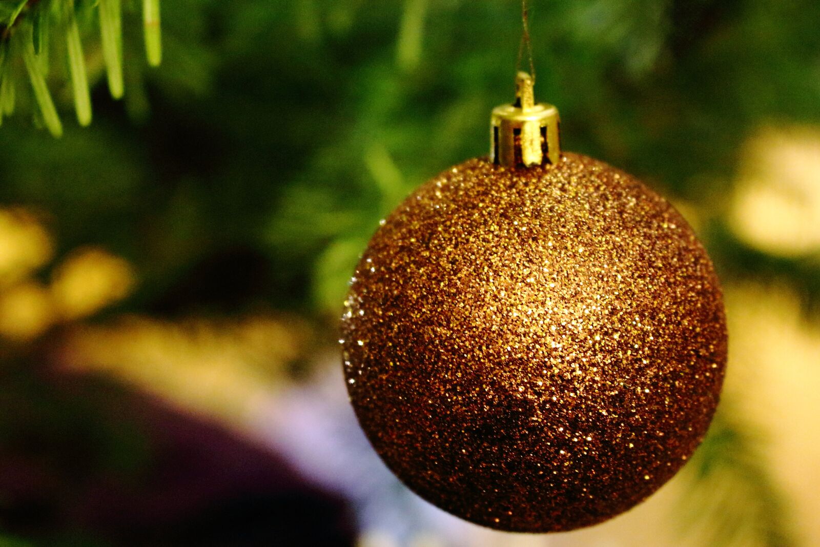 Canon EOS 700D (EOS Rebel T5i / EOS Kiss X7i) sample photo. Christmas, balls, christmas ornaments photography