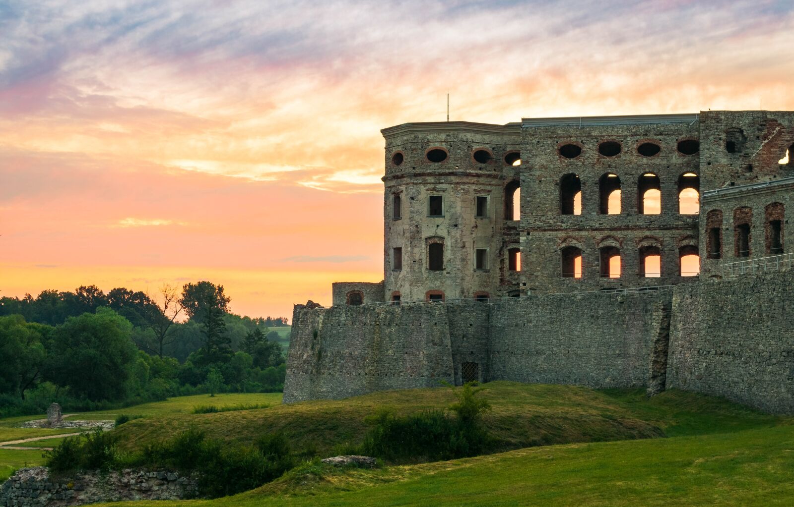 Canon EOS 700D (EOS Rebel T5i / EOS Kiss X7i) sample photo. Castle, the ruins of photography