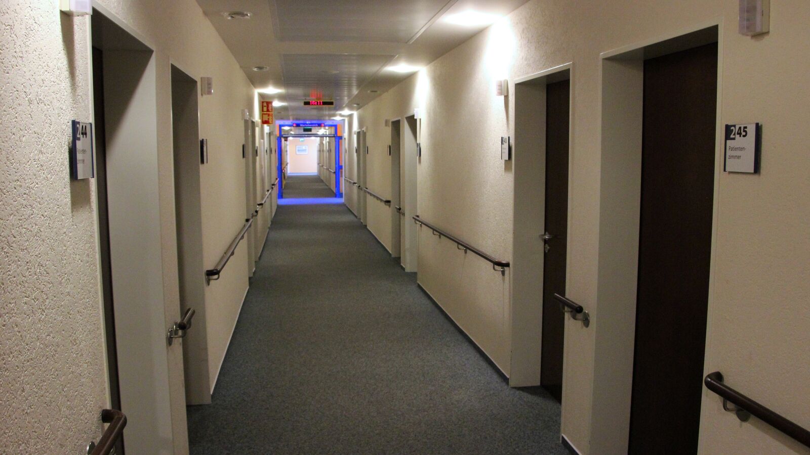 Canon EOS 600D (Rebel EOS T3i / EOS Kiss X5) sample photo. Hospital corridor, within, room photography