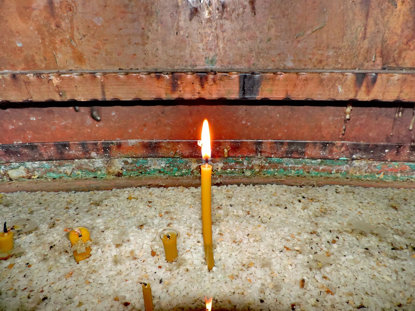Nikon Coolpix P520 sample photo. Candlelight, copper, metal, religion photography