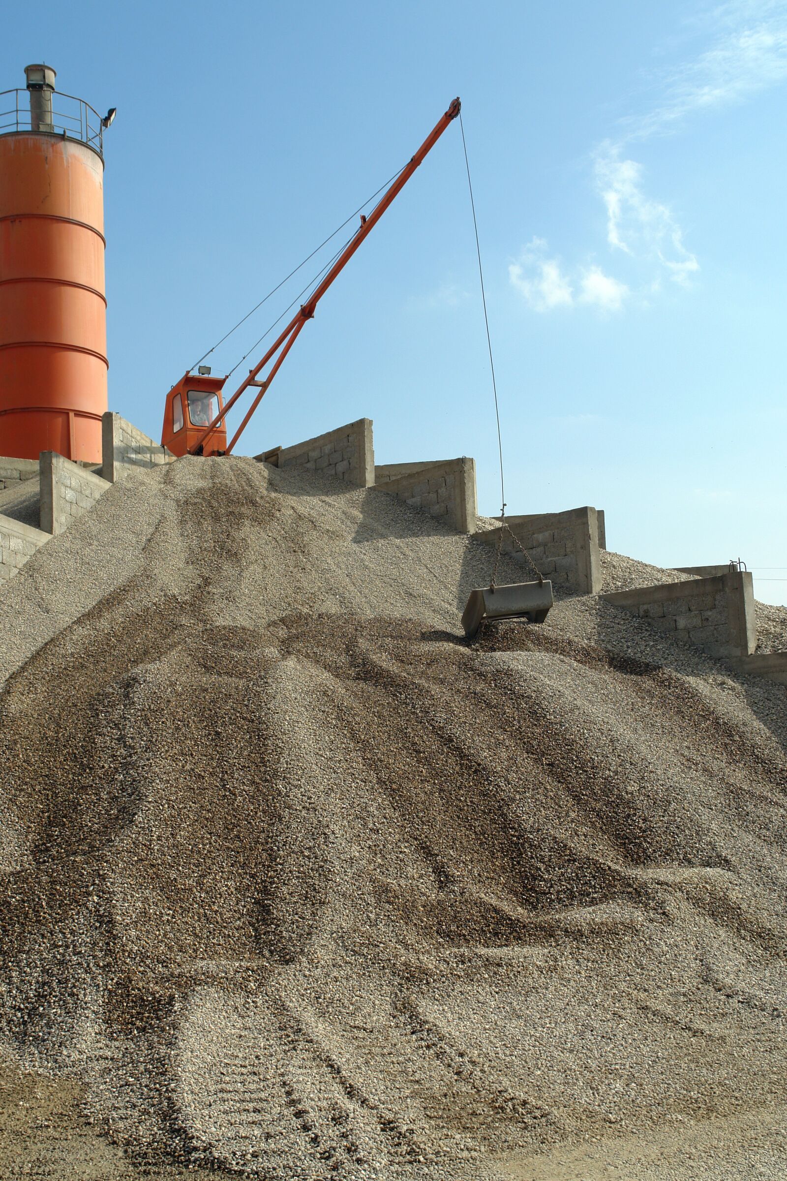 Sony DSC-R1 sample photo. Machinery, excavating, construction photography